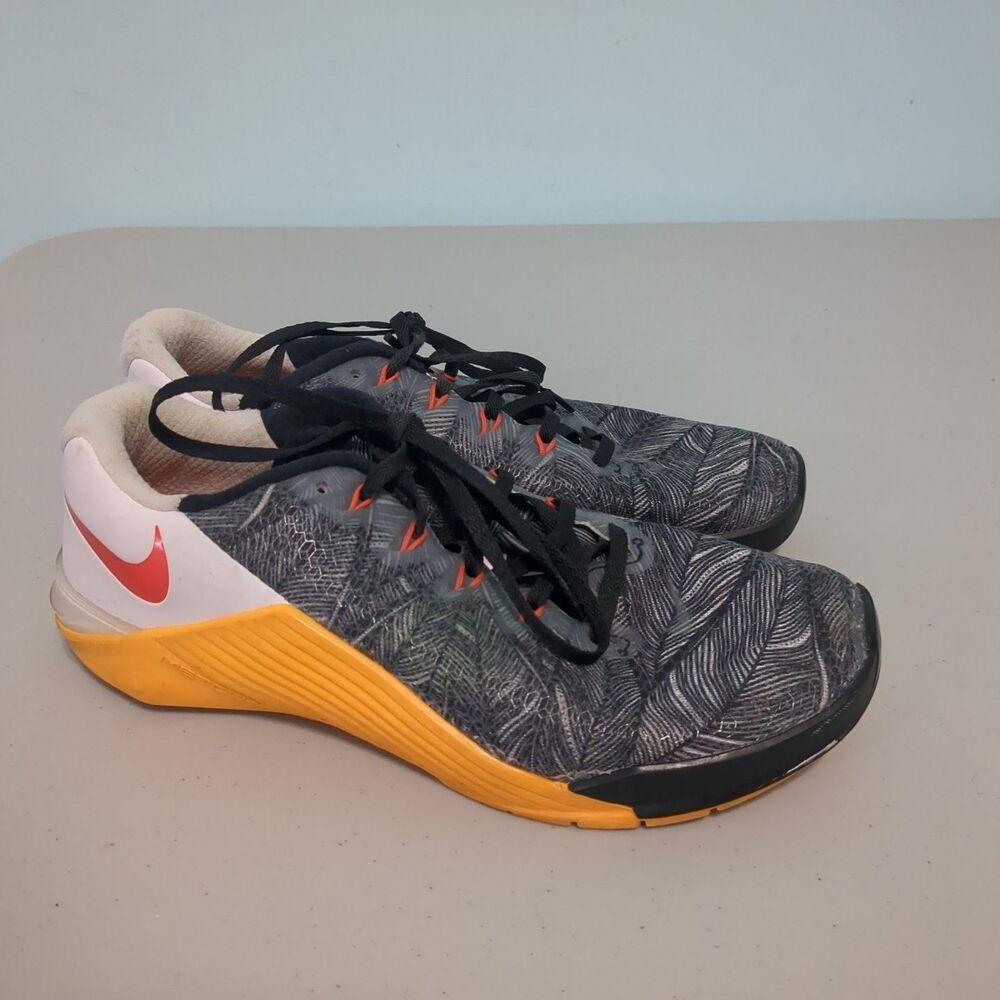 Nike Women's Metcon 5 AO2982-081 Gray Running Shoes Lace Up Low Top Size 8